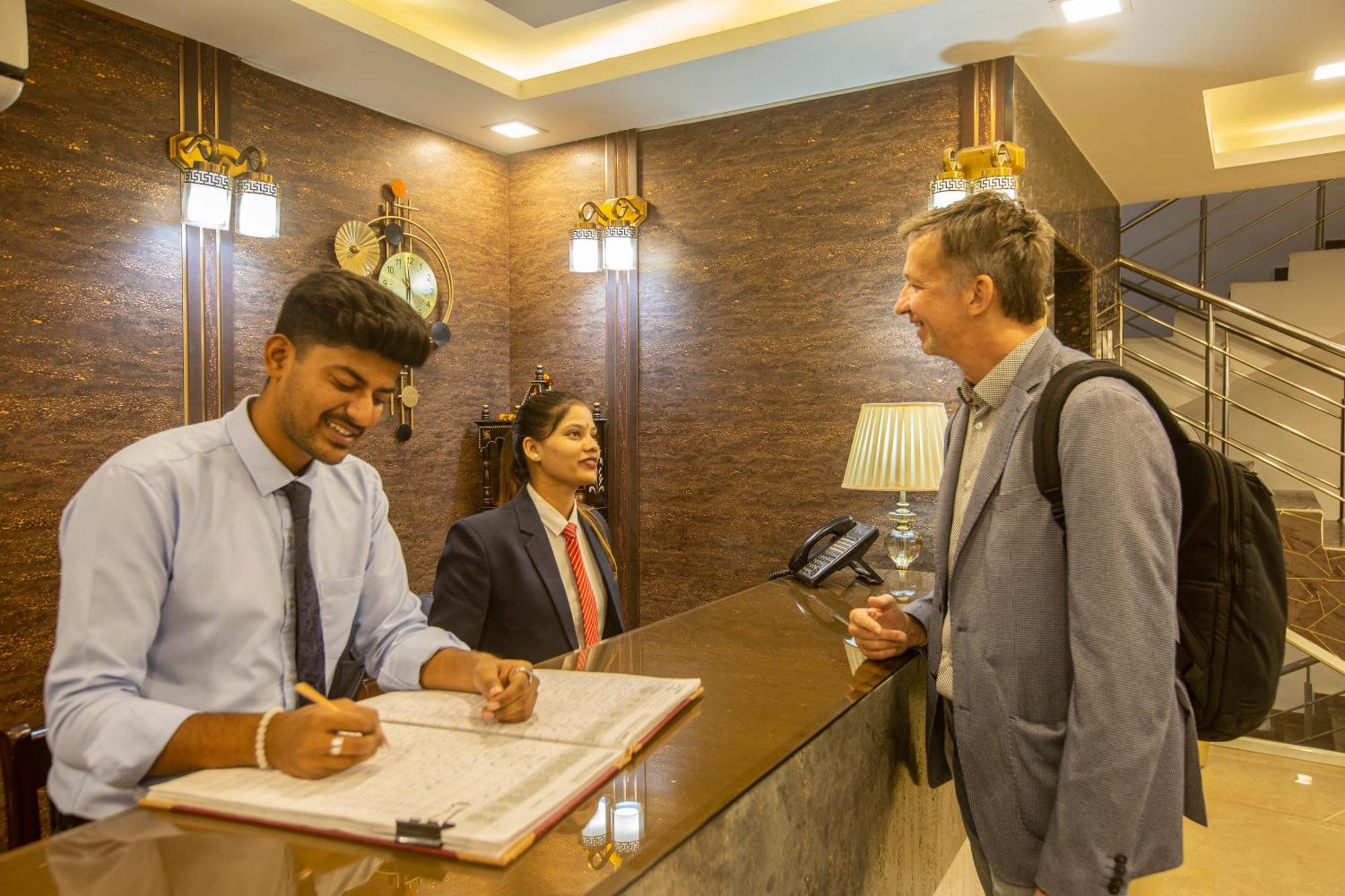 Hotel The Prithvi Near Delhi Airport New Delhi Buitenkant foto